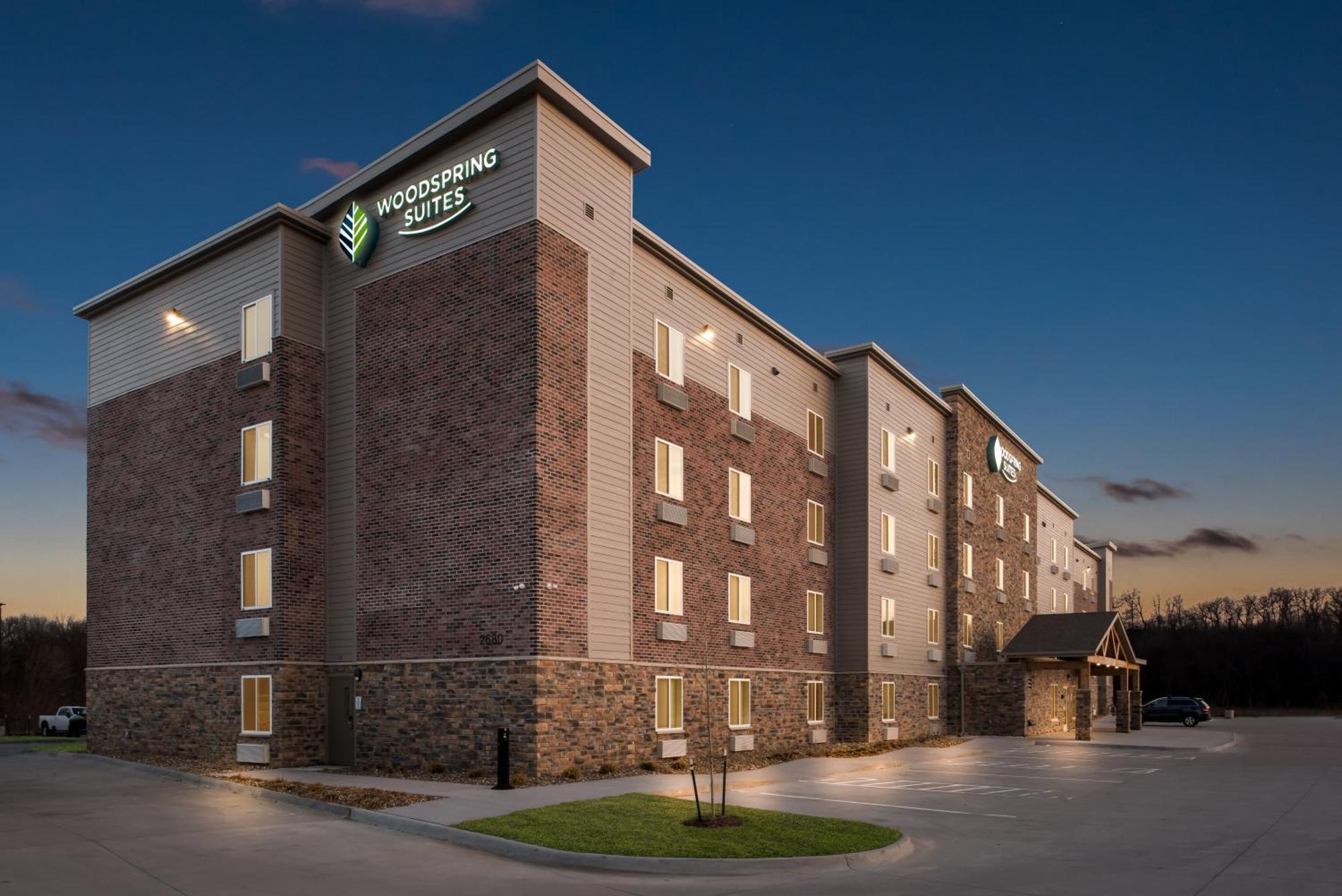 Woodspring Suites Coralville Iowa City Exteriér fotografie